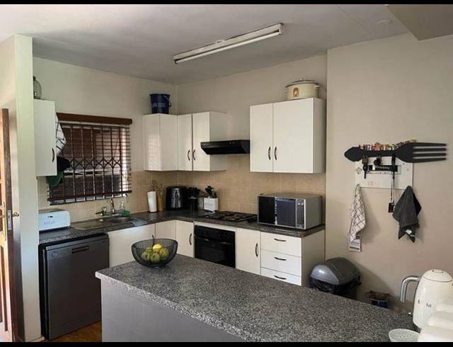 2 BEDROOM TOWNHOUSE FOR SALE IN PIERRE VAN RYNEVELD